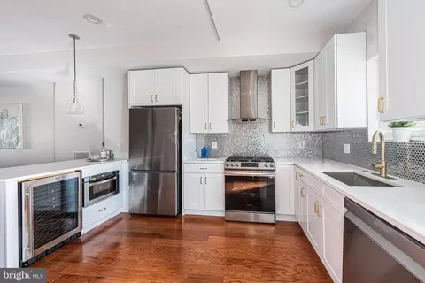 Kitchen - 1717 E Lafayette Ave, Baltimore, MD 21213 photo 2 of 4