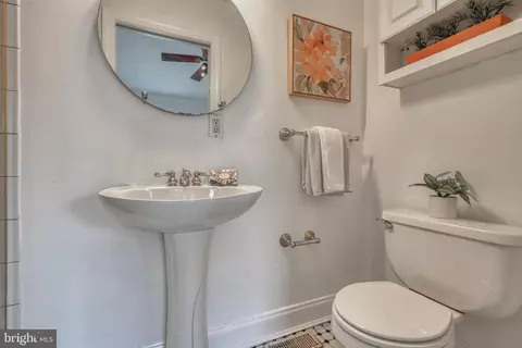 Bath - 1213 William St, Baltimore, MD 21230 photo 10 of 11
