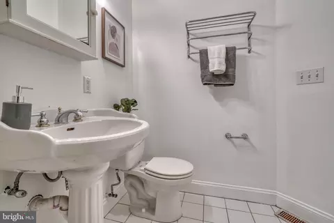 Bath - 1213 William St, Baltimore, MD 21230 photo 4 of 11