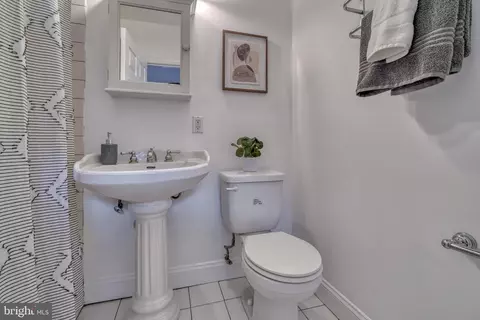 Bath - 1213 William St, Baltimore, MD 21230 photo 3 of 11