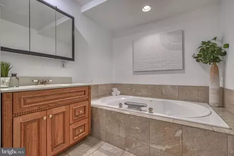 Bath - 1213 William St, Baltimore, MD 21230 photo 7 of 11
