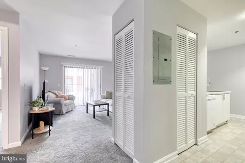 Entry Way - 2702 Lighthouse Pt E #525, Baltimore, MD 21224 photo 1 of 1