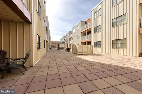 View/Area - 2702 Lighthouse Pt E #525, Baltimore, MD 21224 photo 1 of 1