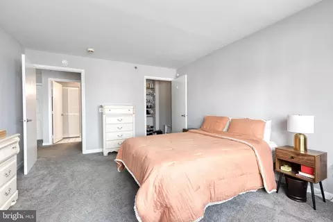 Bedroom - 2702 Lighthouse Pt E #525, Baltimore, MD 21224 photo 2 of 3