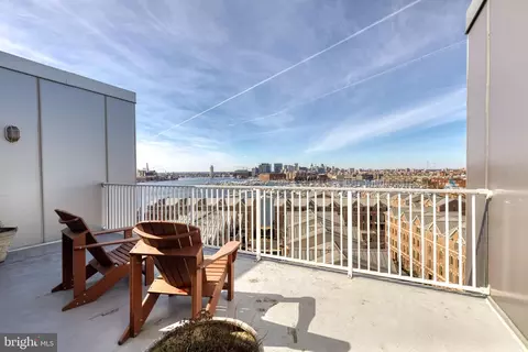 Exterior - 2702 Lighthouse Pt E #525, Baltimore, MD 21224 photo 3 of 5