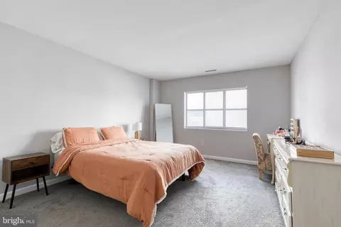 Bedroom - 2702 Lighthouse Pt E #525, Baltimore, MD 21224 photo 3 of 3