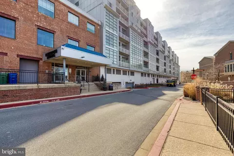 Exterior - 2702 Lighthouse Pt E #525, Baltimore, MD 21224 photo 5 of 5