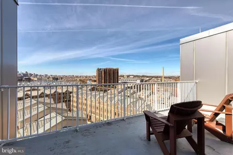 Exterior - 2702 Lighthouse Pt E #525, Baltimore, MD 21224 photo 2 of 5