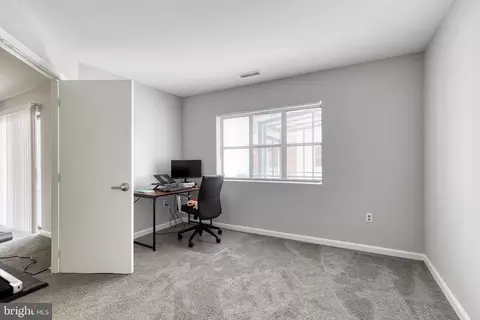 Bedroom - 2702 Lighthouse Pt E #525, Baltimore, MD 21224 photo 1 of 3