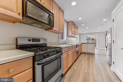 Kitchen - 2118 Fleet St, Baltimore, MD 21231 photo 2 of 6