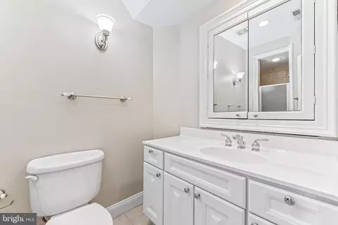 Bath - 2118 Fleet St, Baltimore, MD 21231 photo 5 of 7