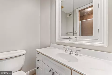 Bath - 2118 Fleet St, Baltimore, MD 21231 photo 3 of 7