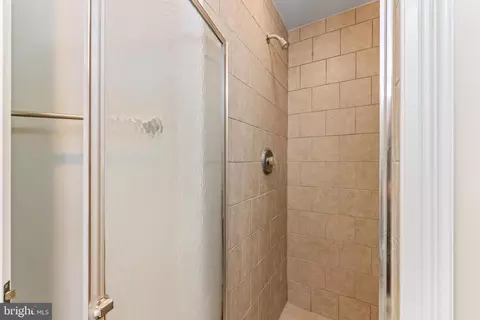 Bath - 2118 Fleet St, Baltimore, MD 21231 photo 6 of 7
