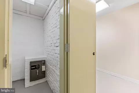 Bath - 2118 Fleet St, Baltimore, MD 21231 photo 2 of 7