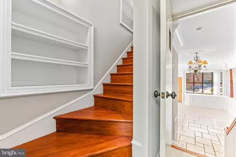 Entry Way - 2118 Fleet St, Baltimore, MD 21231 photo 2 of 5