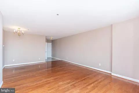 Living - 100 Harborview Dr #1908, Baltimore, MD 21230 photo 2 of 6