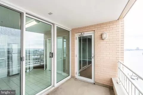 Exterior - 100 Harborview Dr #1908, Baltimore, MD 21230 photo 3 of 10
