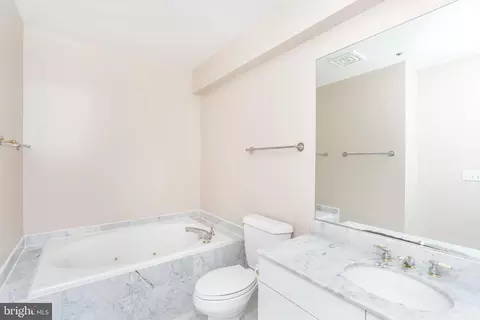 Bath - 100 Harborview Dr #1908, Baltimore, MD 21230 photo 5 of 6