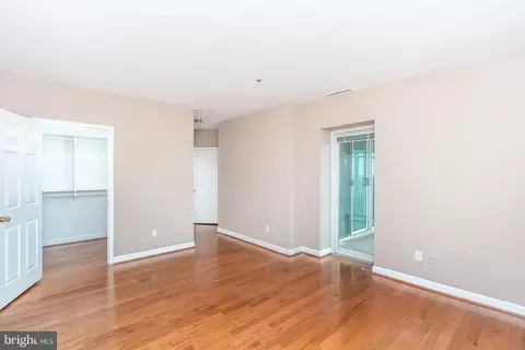 Living - 100 Harborview Dr #1908, Baltimore, MD 21230 photo 3 of 6