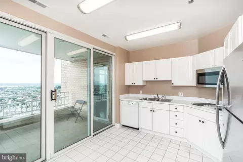 Kitchen - 100 Harborview Dr #1908, Baltimore, MD 21230 photo 2 of 7