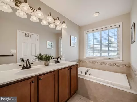 Bath - 1303 Lowman St, Baltimore, MD 21230 photo 3 of 5