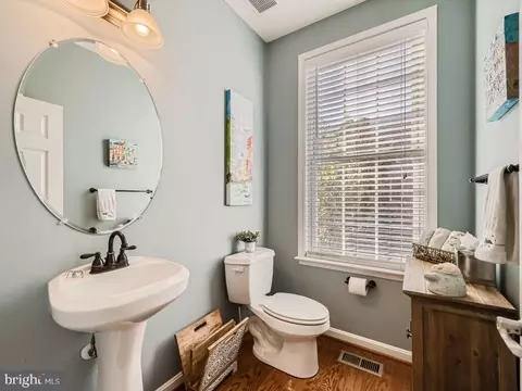 Bath - 1303 Lowman St, Baltimore, MD 21230 photo 2 of 5