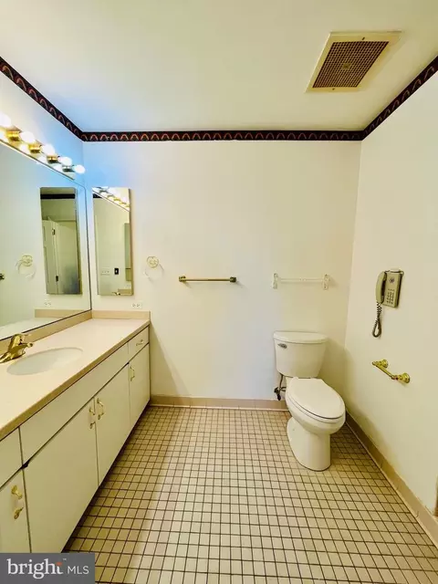 Bath - 10 E Lee St #707, Baltimore, MD 21202 photo 6 of 8