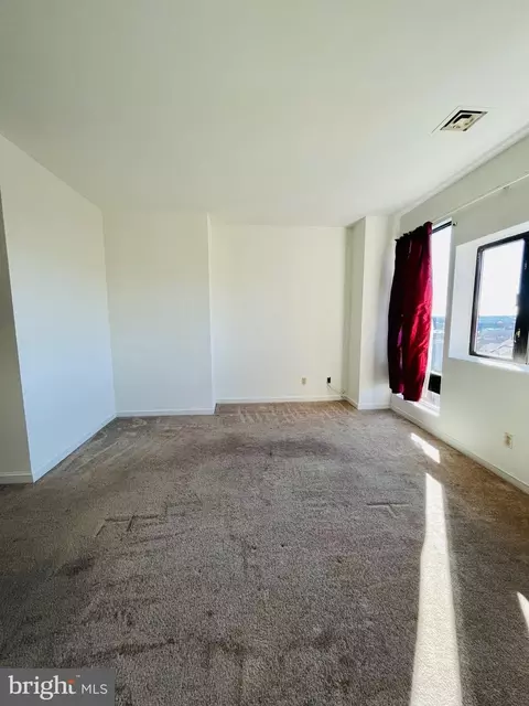 Bedroom - 10 E Lee St #707, Baltimore, MD 21202 photo 4 of 6