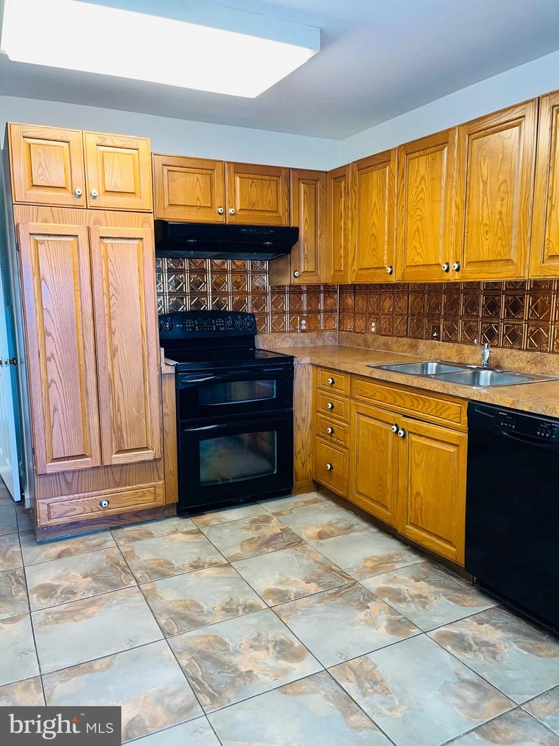 Kitchen - 10 E Lee St #707, Baltimore, MD 21202 photo 1 of 2