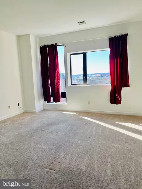 Bedroom - 10 E Lee St #707, Baltimore, MD 21202 photo 5 of 6