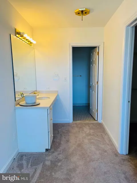 Bath - 10 E Lee St #707, Baltimore, MD 21202 photo 4 of 8