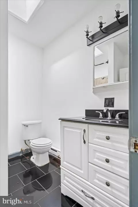 Bath - 2611 E Hoffman St, Baltimore, MD 21213 photo 3 of 4