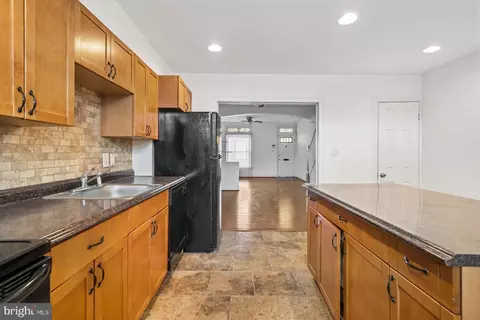 Kitchen - 2611 E Hoffman St, Baltimore, MD 21213 photo 4 of 6