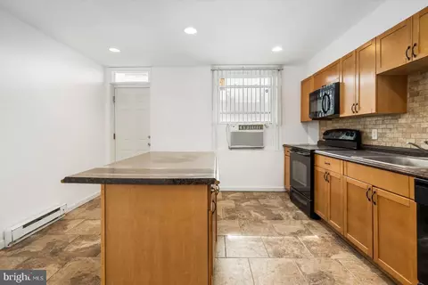 Kitchen - 2611 E Hoffman St, Baltimore, MD 21213 photo 5 of 6