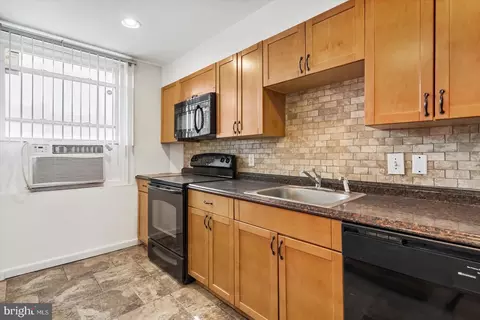 Kitchen - 2611 E Hoffman St, Baltimore, MD 21213 photo 6 of 6