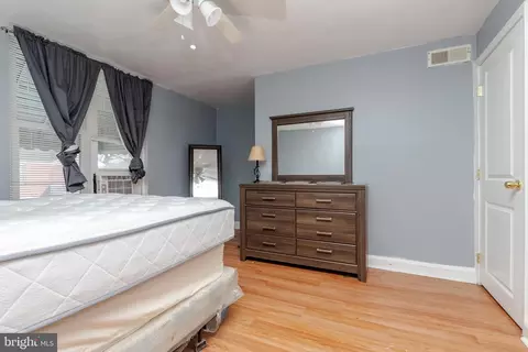 Bedroom - 3247 Pelham Ave, Baltimore, MD 21213 photo 2 of 6