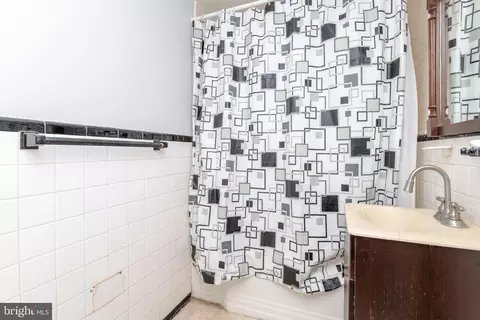 Bath - 3247 Pelham Ave, Baltimore, MD 21213 photo 3 of 3