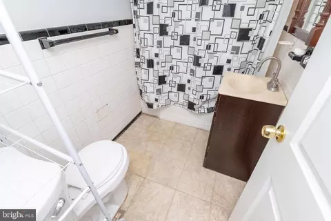 Bath - 3247 Pelham Ave, Baltimore, MD 21213 photo 1 of 3