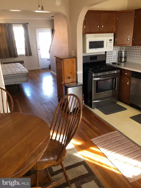 906 Pine Heights Ave, Baltimore, MD 21229 photo 4