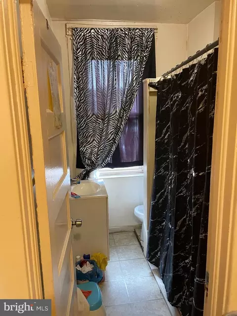Bath - 3102 Mareco Ave, Baltimore, MD 21213 photo 1 of 2