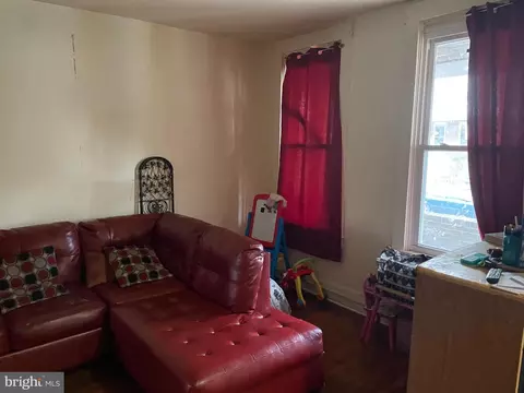 Living - 3102 Mareco Ave, Baltimore, MD 21213 photo 3 of 4