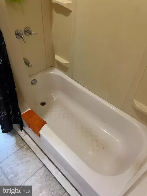 Bath - 3102 Mareco Ave, Baltimore, MD 21213 photo 2 of 2