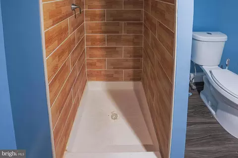 Bath - 2827 W Strathmore Ave, Baltimore, MD 21209 photo 3 of 4