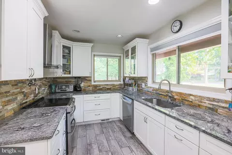 Kitchen - 2827 W Strathmore Ave, Baltimore, MD 21209 photo 7 of 10