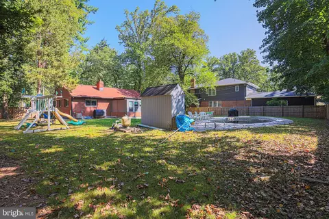 View/Area - 2827 W Strathmore Ave, Baltimore, MD 21209 photo 1 of 2