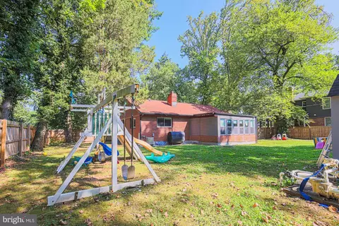 View/Area - 2827 W Strathmore Ave, Baltimore, MD 21209 photo 2 of 2