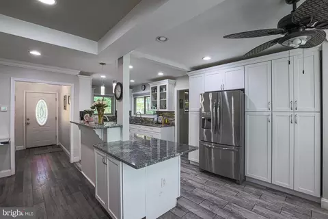 Entry Way - 2827 W Strathmore Ave, Baltimore, MD 21209 photo 1 of 2
