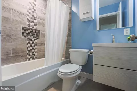 Bath - 2827 W Strathmore Ave, Baltimore, MD 21209 photo 4 of 4