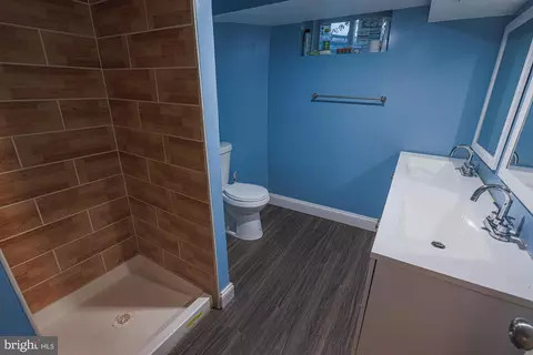 Bath - 2827 W Strathmore Ave, Baltimore, MD 21209 photo 2 of 4