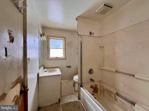 3731 Falls Rd, Baltimore, MD 21211 photo 14